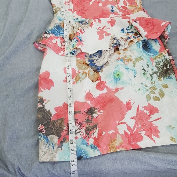 Floral Peplum Dress for woman size‎ small - Picture 4 of 8